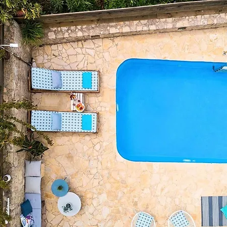 Apple Villas *